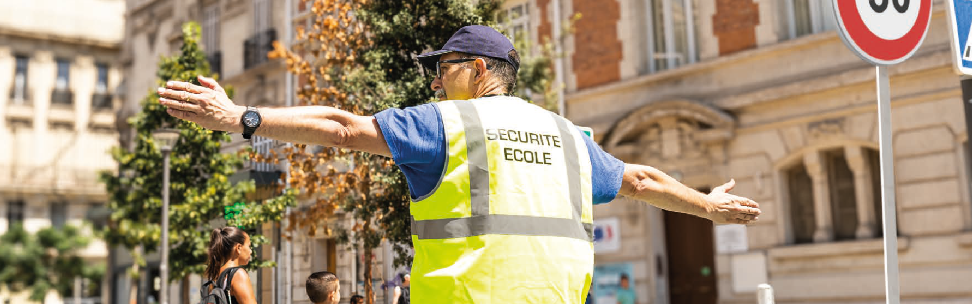 Petits piétons : la Ville de Marseille recrute des retraités pour faciliter l'entrée et la sortie des écoles